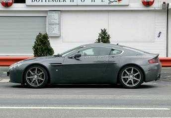 aston-martin-vantage-v12-2.jpg