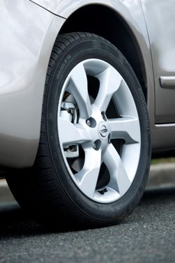 nissan-note-2009par-0810-10.jpg
