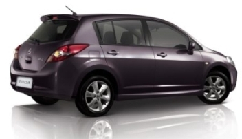 nissan_tiida_2009_hatchback.jpg